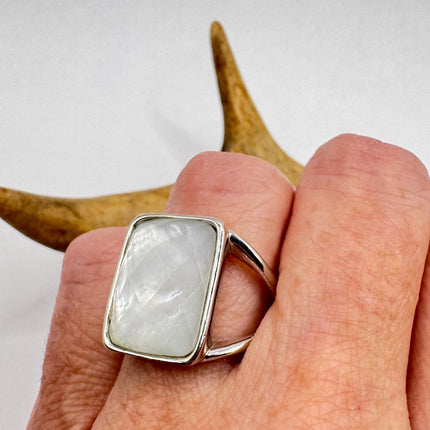 Vintage White Mother of Pearl Chunky Ring - 925 Sterling Silver - Engagement Wedding Band