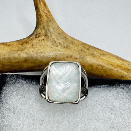 Vintage White Mother of Pearl Chunky Ring - 925 Sterling Silver - Engagement Wedding Band