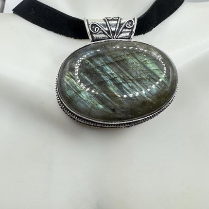 Vintage Green Labradorite Choker Necklace - Bronze and Silver Finish - Unique Velvet Ribbon Design