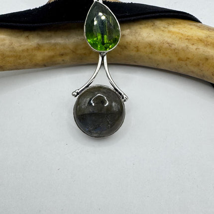 Vintage Green Labradorite Choker Necklace - Bronze and Silver Finish - Unique Velvet Ribbon Design
