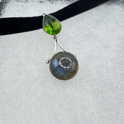Vintage Green Labradorite Choker Necklace - Bronze and Silver Finish - Unique Velvet Ribbon Design
