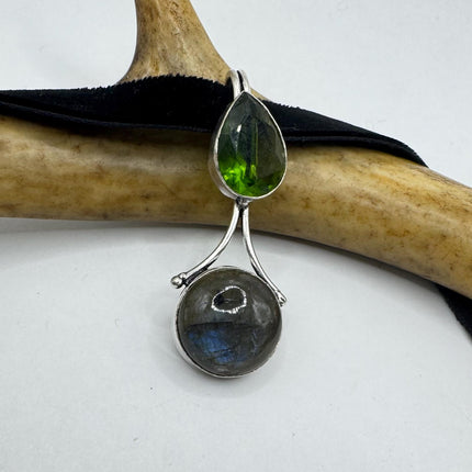 Vintage Green Labradorite Choker Necklace - Bronze and Silver Finish - Unique Velvet Ribbon Design