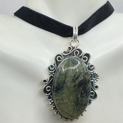 Vintage Green Moss Agate Choker Necklace - Bronze and Silver Finish - Unique Velvet Ribbon Design