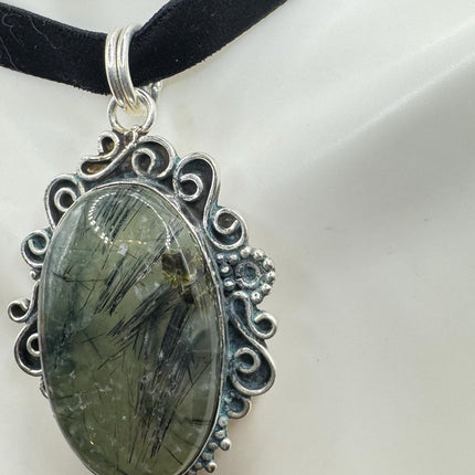Vintage Green Moss Agate Choker Necklace - Bronze and Silver Finish - Unique Velvet Ribbon Design