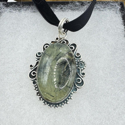 Vintage Green Moss Agate Choker Necklace - Bronze and Silver Finish - Unique Velvet Ribbon Design