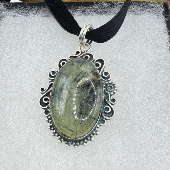 Vintage Green Moss Agate Choker Necklace - Bronze and Silver Finish - Unique Velvet Ribbon Design