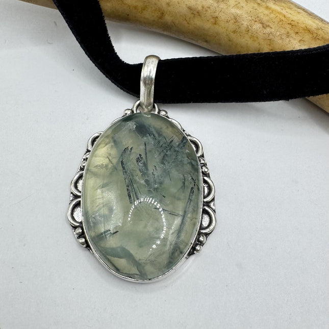 Vintage Green Moss Agate Choker Necklace - Bronze and Silver Finish - Unique Velvet Ribbon Design
