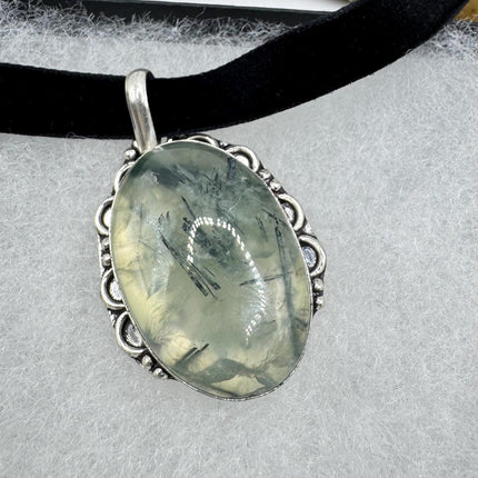 Vintage Green Moss Agate Choker Necklace - Bronze and Silver Finish - Unique Velvet Ribbon Design