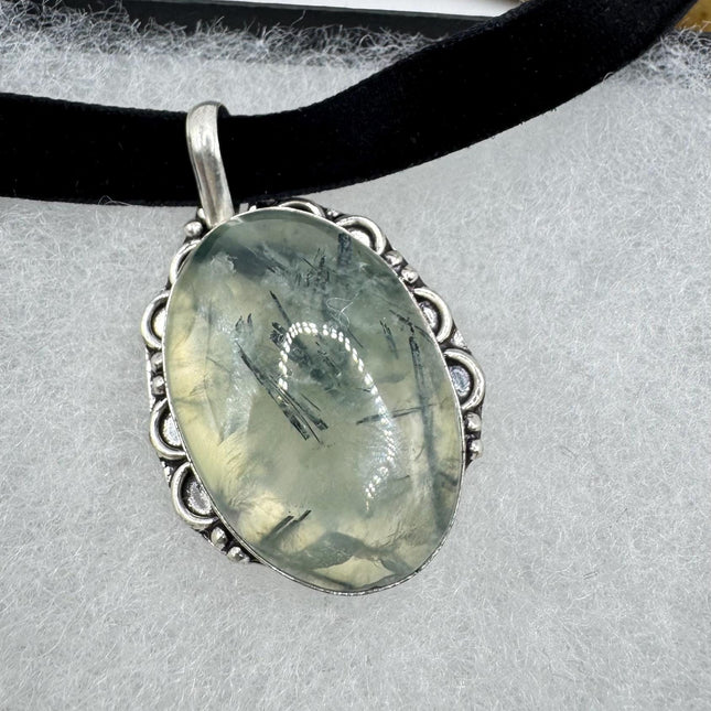 Vintage Green Moss Agate Choker Necklace - Bronze and Silver Finish - Unique Velvet Ribbon Design