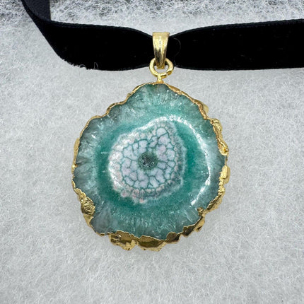 Vintage Green Geode Agate Choker Necklace - Bronze and Silver Finish - Unique Velvet Ribbon Design