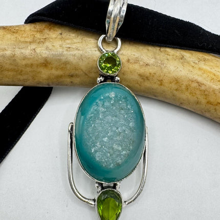 Vintage Green Geode Agate Choker Necklace - Bronze and Silver Finish - Unique Velvet Ribbon Design