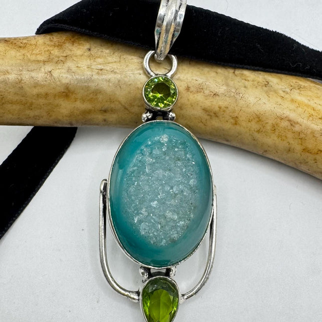 Vintage Green Geode Agate Choker Necklace - Bronze and Silver Finish - Unique Velvet Ribbon Design