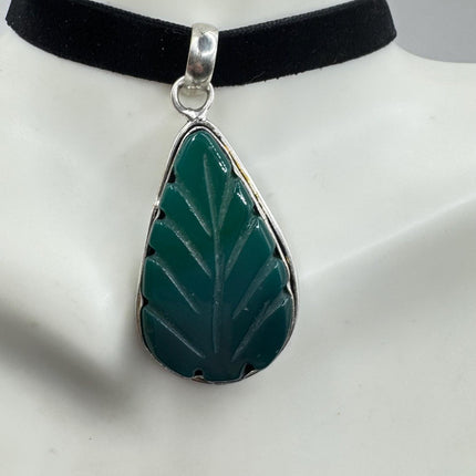 Vintage Green onyx leaf Choker Necklace - Bronze and Silver Finish - Unique Velvet Ribbon Design