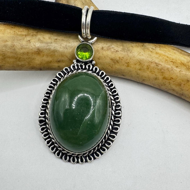 Vintage Green onyx Choker Necklace - Bronze and Silver Finish - Unique Velvet Ribbon Design