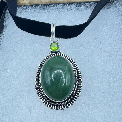 Vintage Green onyx Choker Necklace - Bronze and Silver Finish - Unique Velvet Ribbon Design
