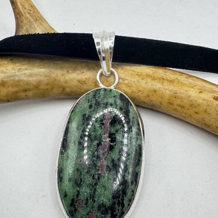 Vintage Green Ruby Zoisite Choker Necklace - Bronze and Silver Finish - Unique Velvet Ribbon Design