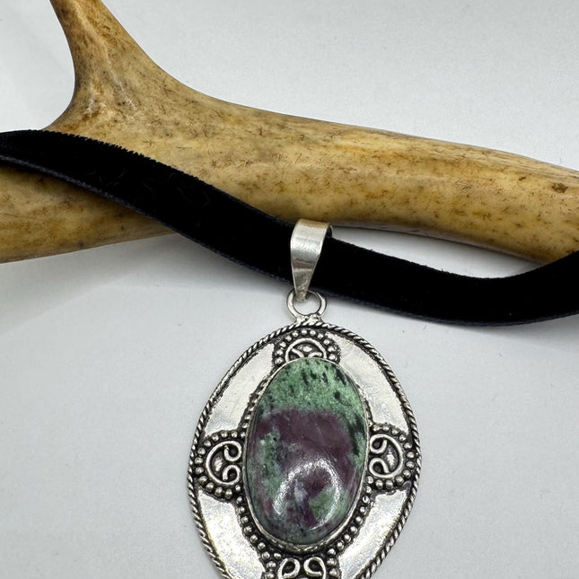 Vintage Green Ruby Zoisite Choker Necklace - Bronze and Silver Finish - Unique Velvet Ribbon Design