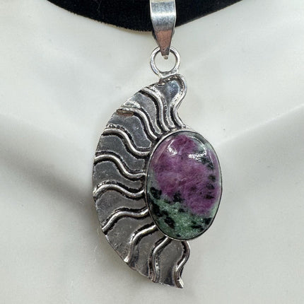 Vintage Green Ruby Zoisite Choker Necklace - Bronze and Silver Finish - Unique Velvet Ribbon Design