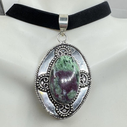 Vintage Green Ruby Zoisite Choker Necklace - Bronze and Silver Finish - Unique Velvet Ribbon Design