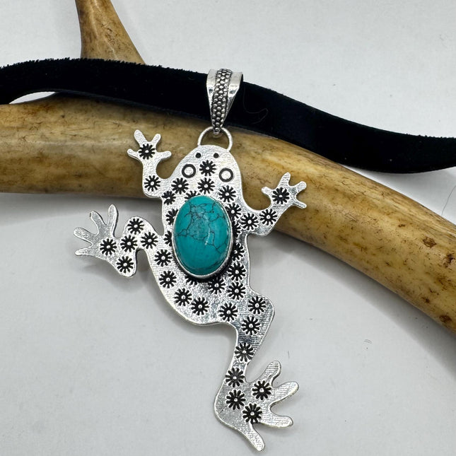 Vintage Frog Gemstone Pendant Necklace