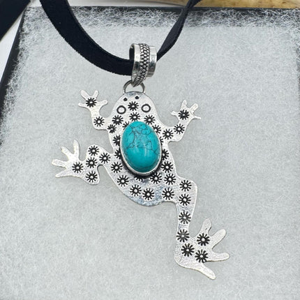 Vintage Frog Gemstone Pendant Necklace