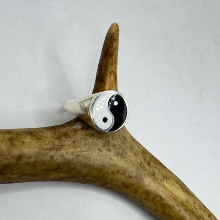 Vintage Black White Enamel Yin Yang Mens Ring 925 Sterling Silver Band Deco Antique Cocktail Statement ring
