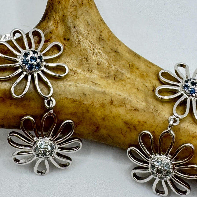 Vintage Daisy Flower Earrings