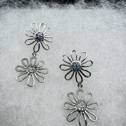 Vintage Daisy Flower Earrings