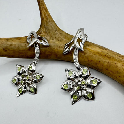 Vintage Daisy Flower Earrings