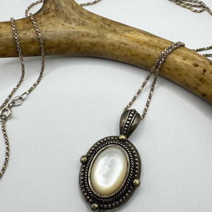 Vintage Mother Of Pearl Necklace