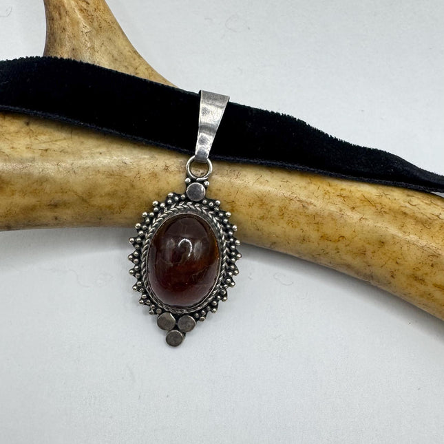 Vintage Pale Red Carnelian Pendant Ribbon Choker Necklace