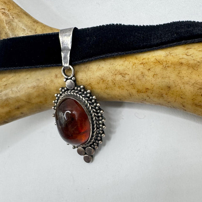 Vintage Pale Red Carnelian Pendant Ribbon Choker Necklace