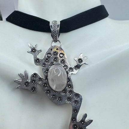 Vintage Frog Gemstone Pendant Necklace