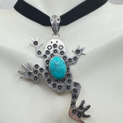 Vintage Frog Gemstone Pendant Necklace