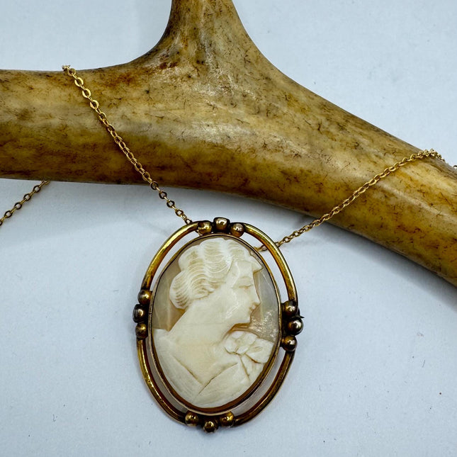 Vintage Cameo Gold Pendant Necklace