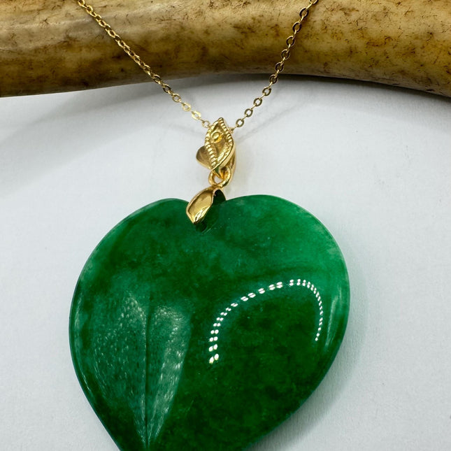 Vintage Large Green Jade Heart Shaped Pendant Necklace Golden 925 Sterling Silver Chain