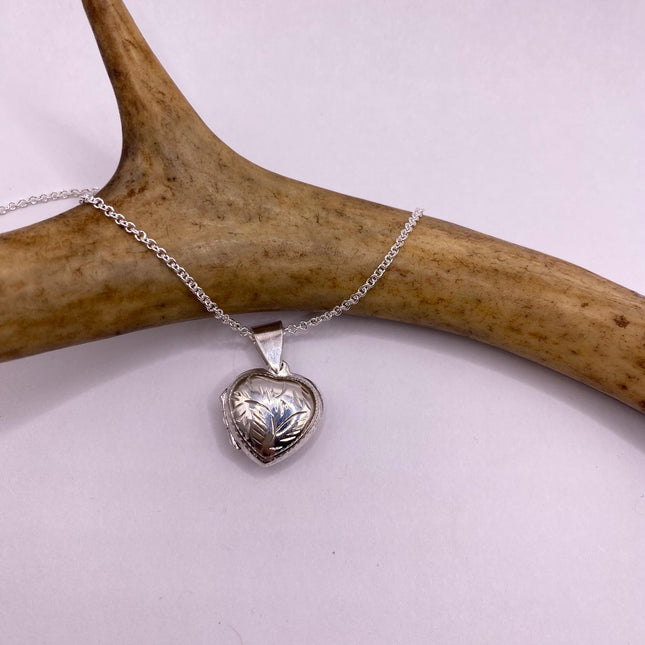 Vintage Silver Locket | Tiny Silver Heart Photo Memory Charm Pendant | 925 Sterling Silver Delicate Chain | Small Photo Mini Memory Necklace