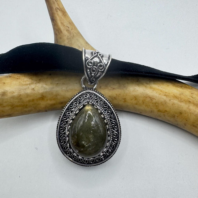 Vintage Silver Bronze Rainbow Labradorite Black Velvet Choker Pendant Necklace