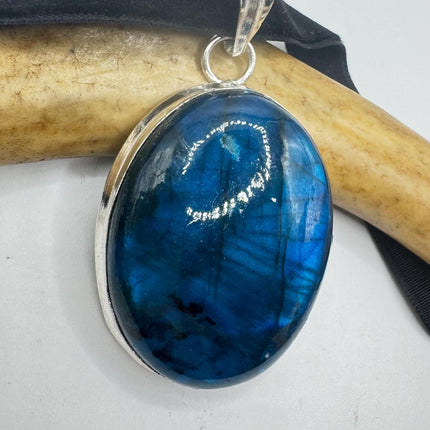 Vintage Pendant Choker Necklace | Blue Labradorite Crystal Silver Bronze Pendant | Velvet Choker Statement Necklace