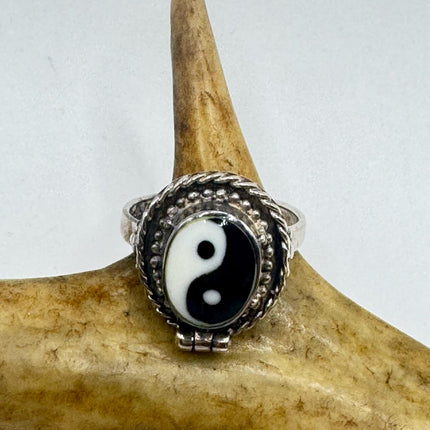 Vintage Ying Yang Silver Boho Cocktail Ring 925 Sterling Antique Wedding Engagement Band | Elijah collection