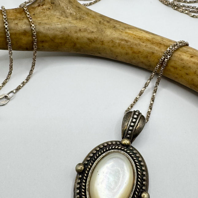 Vintage Mother Of Pearl Necklace