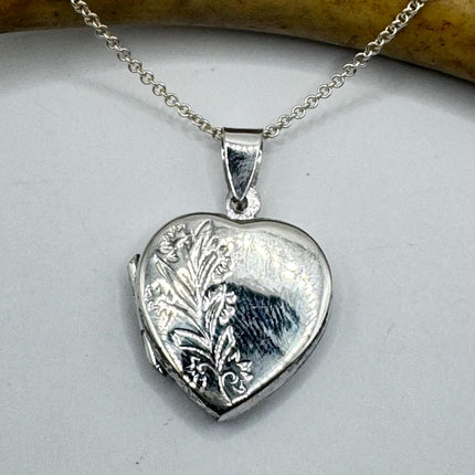 Vintage Silver Photo Locket | Heart Pendant Charm Necklace | Delicate 925 Sterling Silver Chain | Small Photo Memory Necklace
