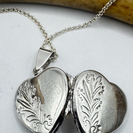 Vintage Silver Photo Locket | Heart Pendant Charm Necklace | Delicate 925 Sterling Silver Chain | Small Photo Memory Necklace