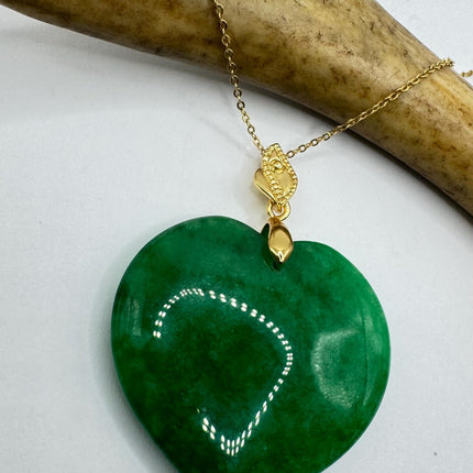 Vintage Large Green Jade Heart Shaped Pendant Necklace Golden 925 Sterling Silver Chain
