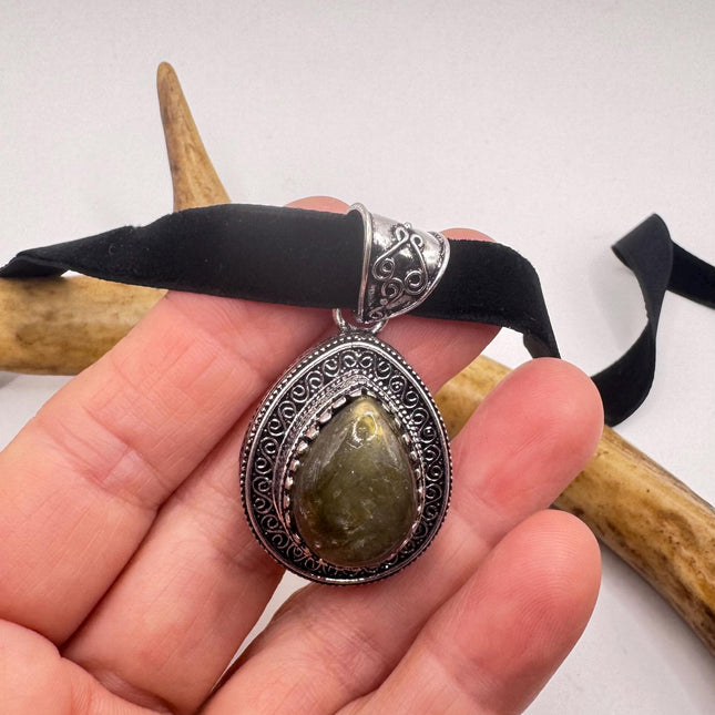 Vintage Silver Bronze Rainbow Labradorite Black Velvet Choker Pendant Necklace