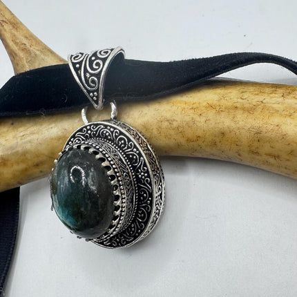 Vintage Silver Bronze Rainbow Labradorite Black Velvet Choker Pendant Necklace