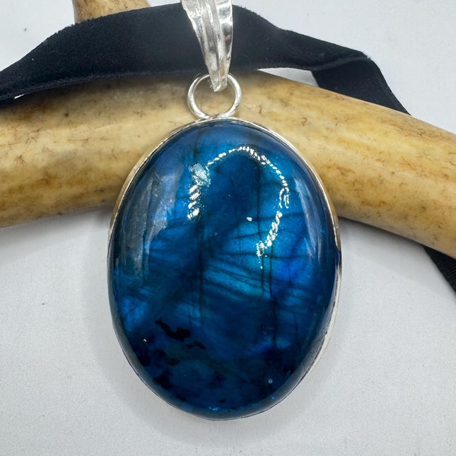 Vintage Pendant Choker Necklace | Blue Labradorite Crystal Silver Bronze Pendant | Velvet Choker Statement Necklace