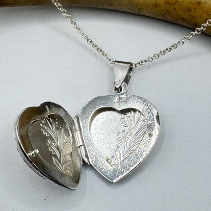 Vintage Silver Photo Locket | Heart Pendant Charm Necklace | Delicate 925 Sterling Silver Chain | Small Photo Memory Necklace