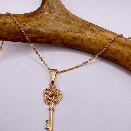 Vintage Gold Key Pendant Necklace | 9k Gold Filled Star Statement Charm Necklace