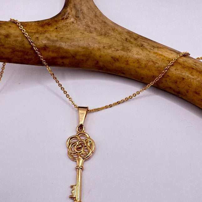 Vintage Gold Key Pendant Necklace | 9k Gold Filled Star Statement Charm Necklace